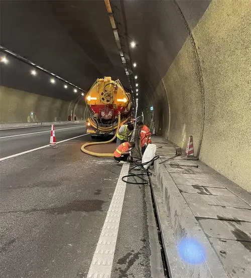 双滦隧道排水渠清淤